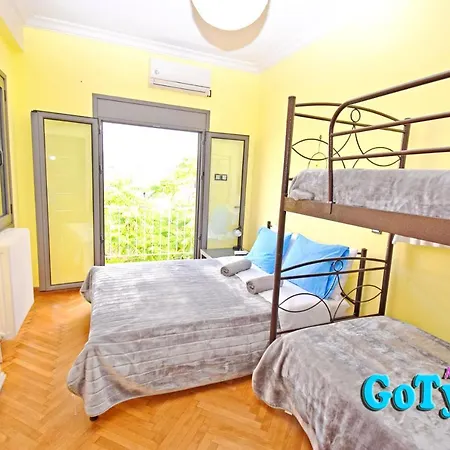 Apartment Sunny Penthouse In Central With Large Balcony *